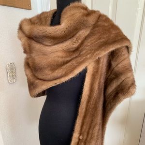 GORGEOUS Vintage De Jong’s Fur Bolero Stole